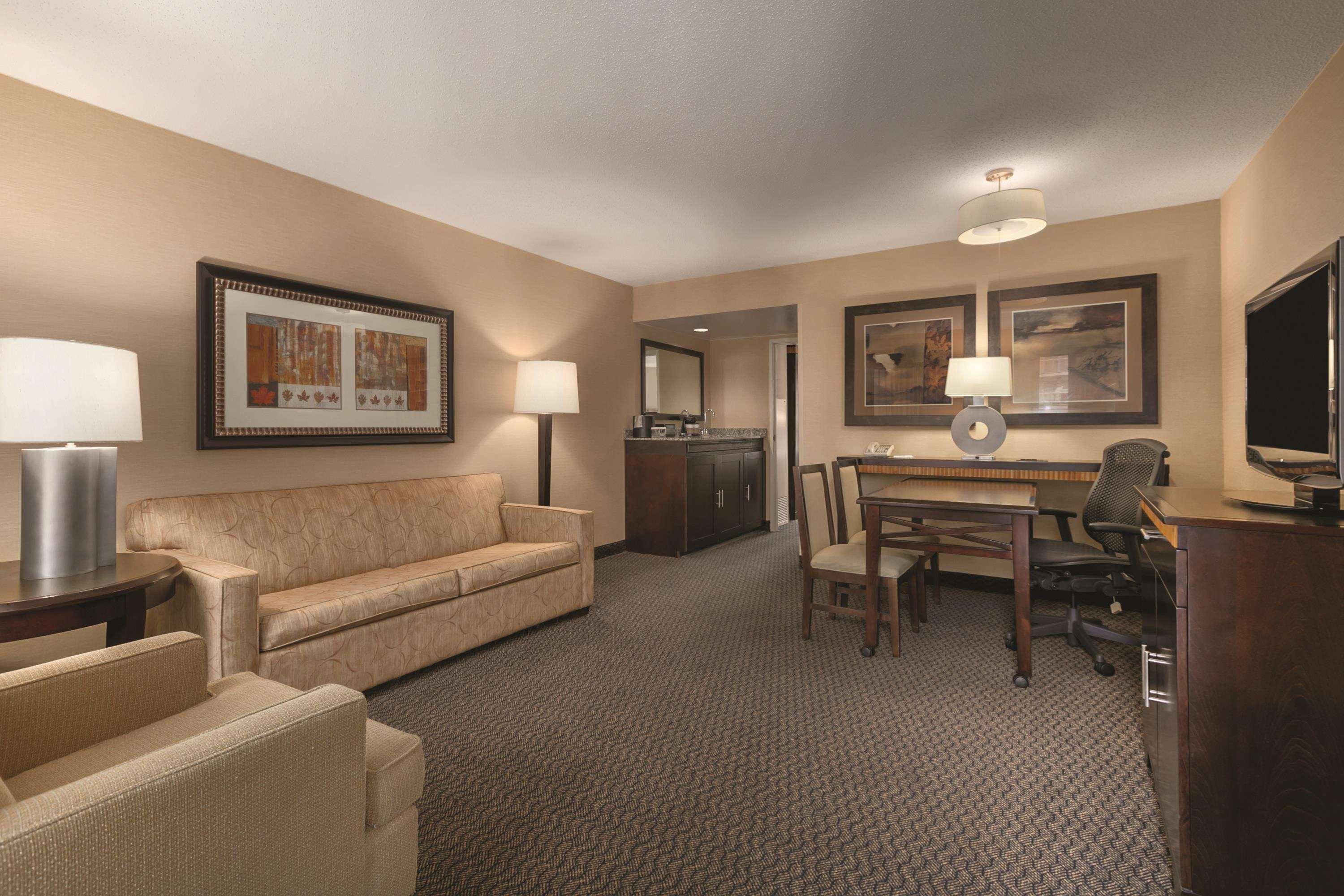 Embassy Hotel 4*
