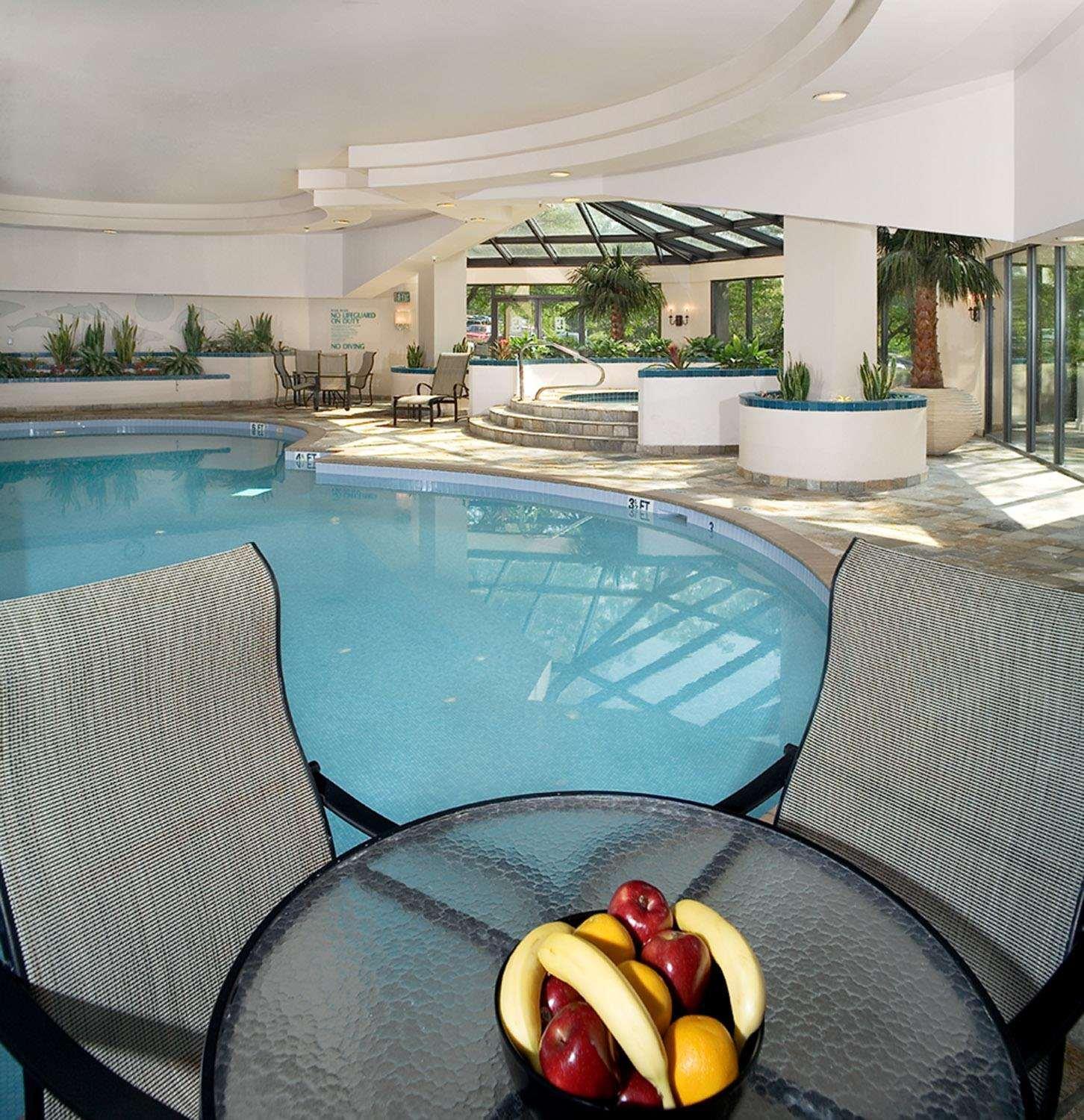 Embassy Hotel 4*