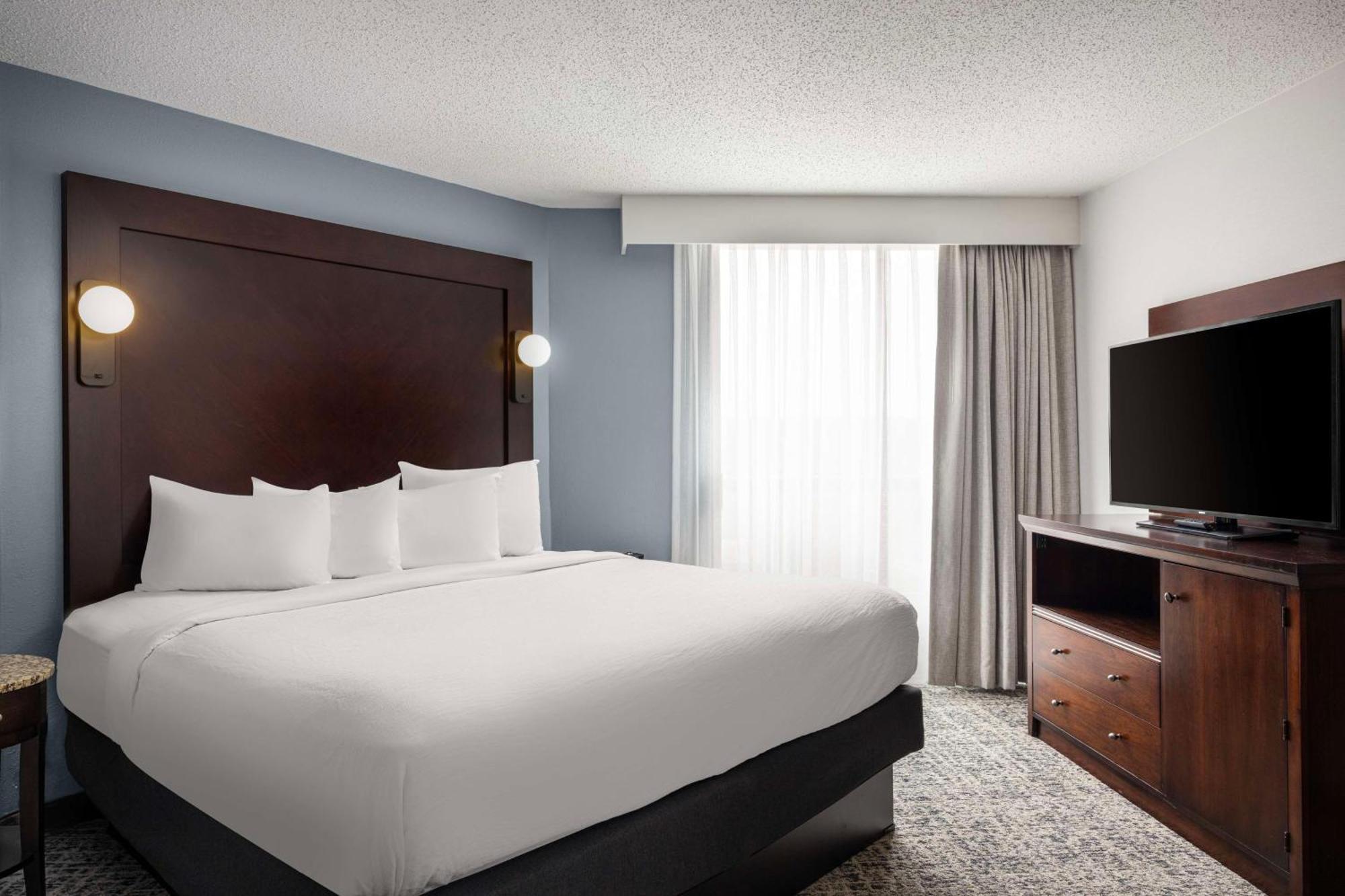 Embassy Hotel 4*