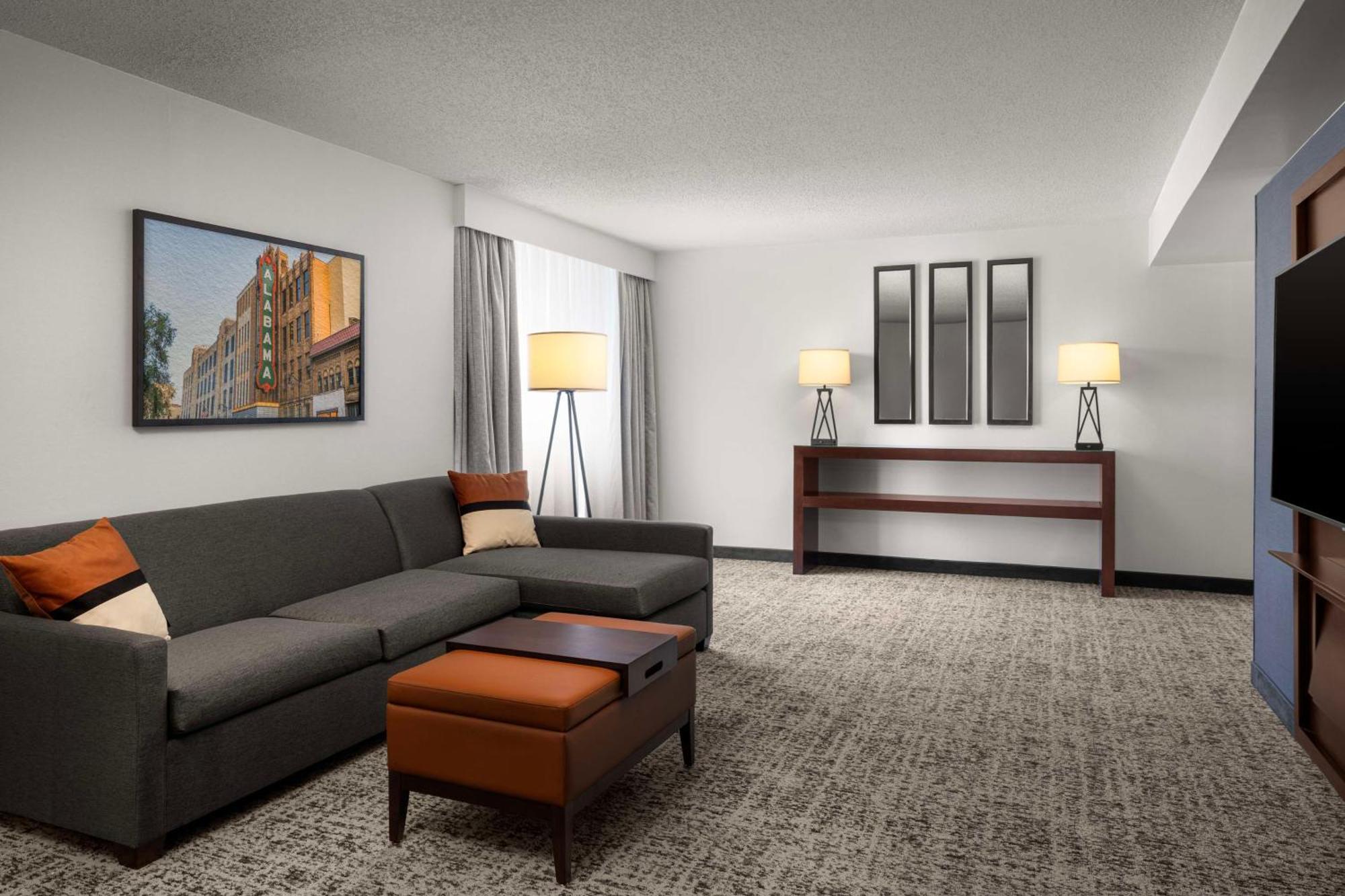 Embassy Hotel 4*